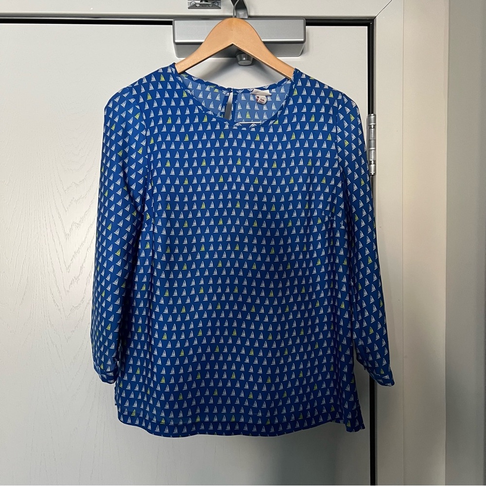 Beautiful Patterned Blouse - Picture 3 of 3